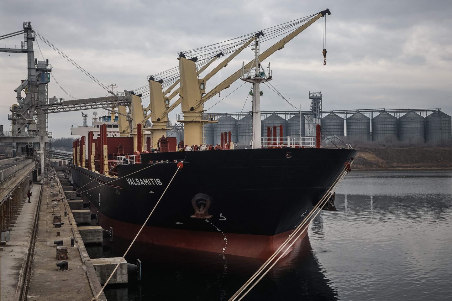 Viljalaev Valsamitis valmistub Tšornomorski sadamast lahkuma, et vedada 30 000 tonni nisu Keeniasse ja Etioopisasse.