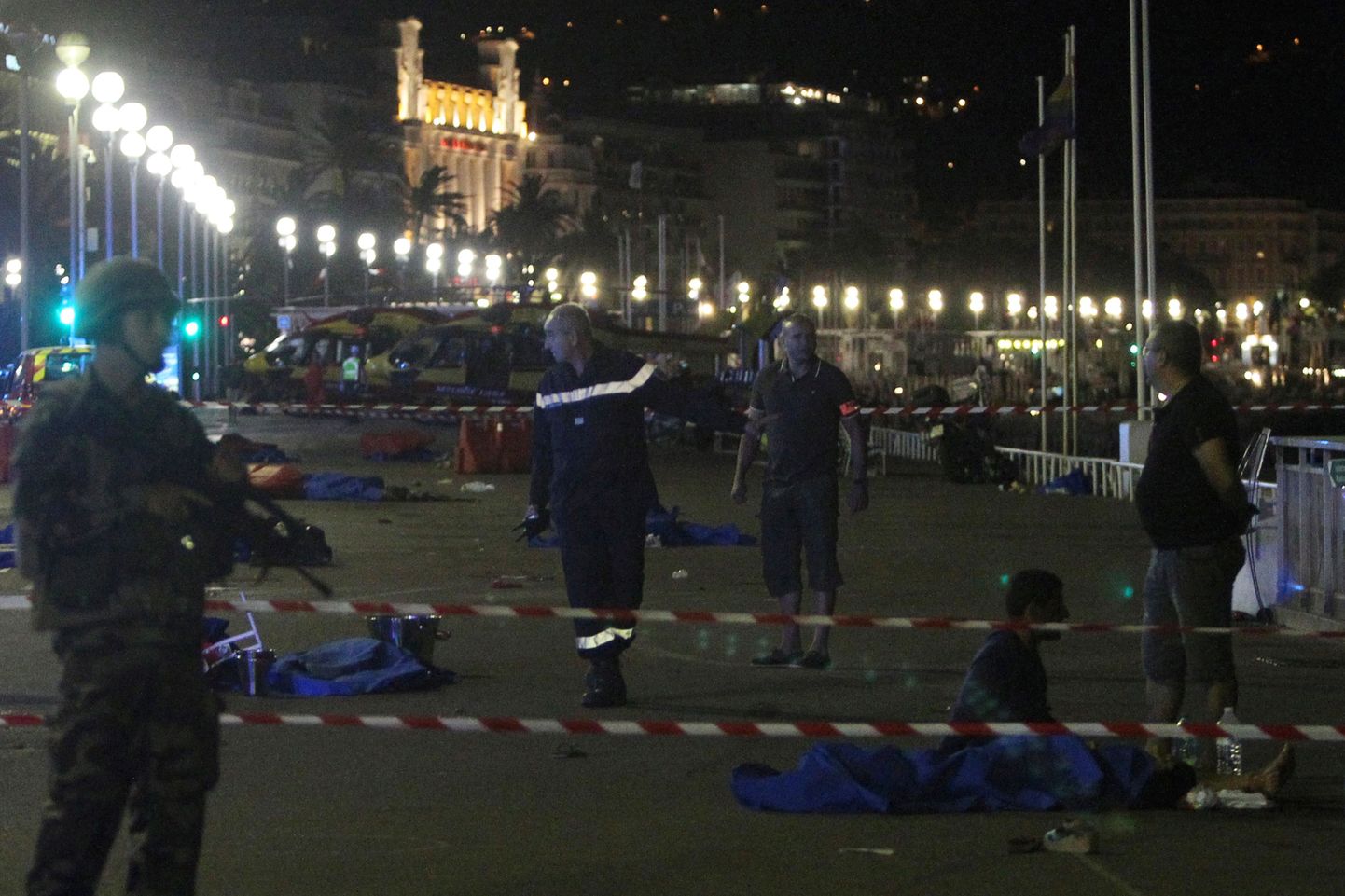 Prantsusmaa kaguosas Nice´i linnas sõitis neljapäeva hilisõhtul rahvuspüha tähistajate sekka veomasin, surma sai rohkem kui 80 inimest.