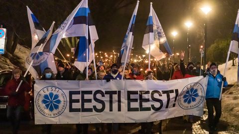 В Таллинне прошло факельное шествие