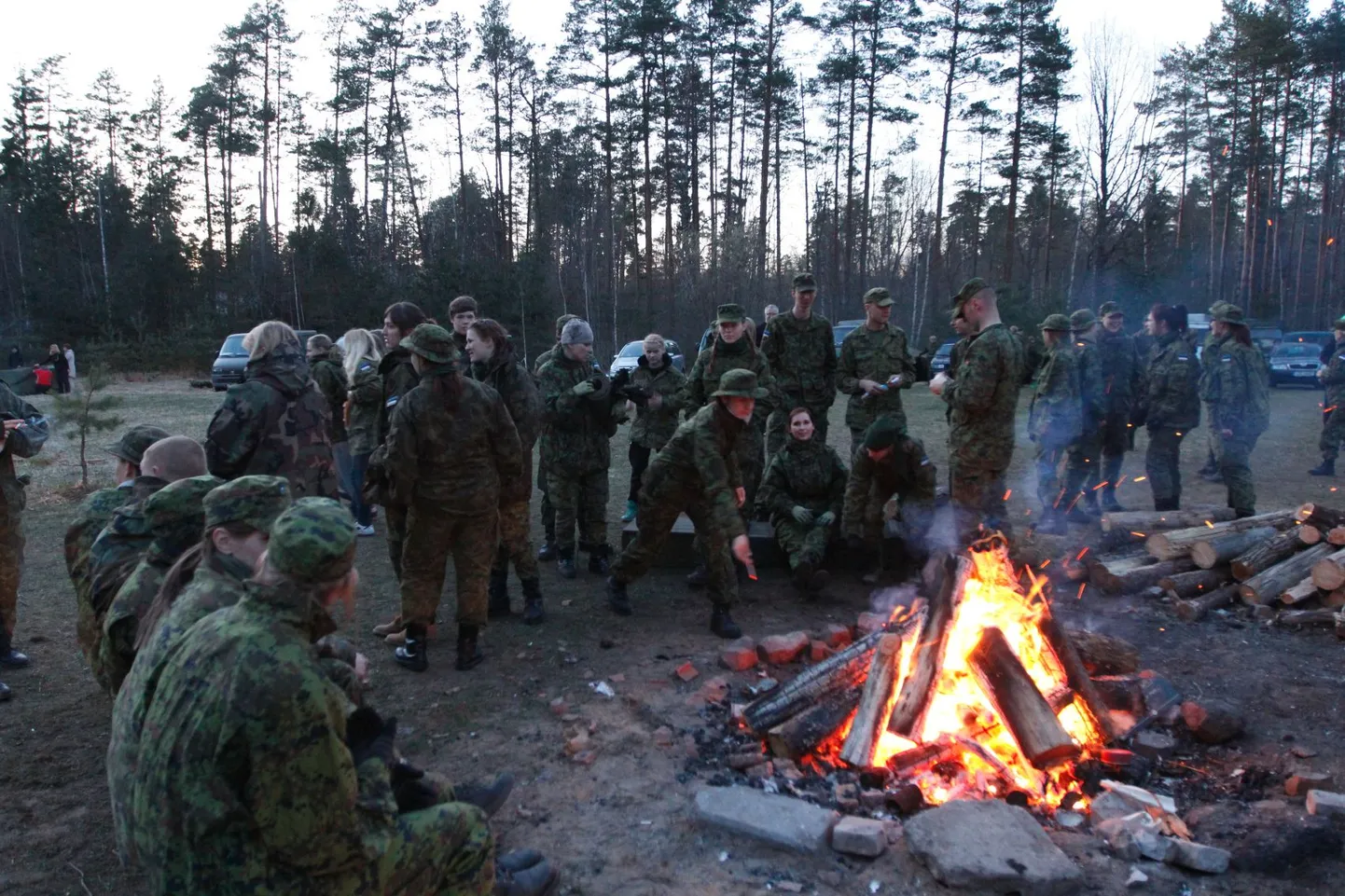 Naiskodukaitse vabariikliku koormusmatka «Sirtsu sõtk» avamine Metsnikul. Foto on illustreeriv.