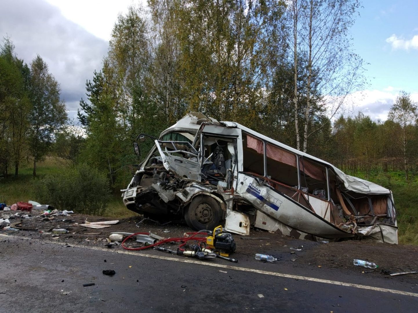 Остатки автобуса после аварии