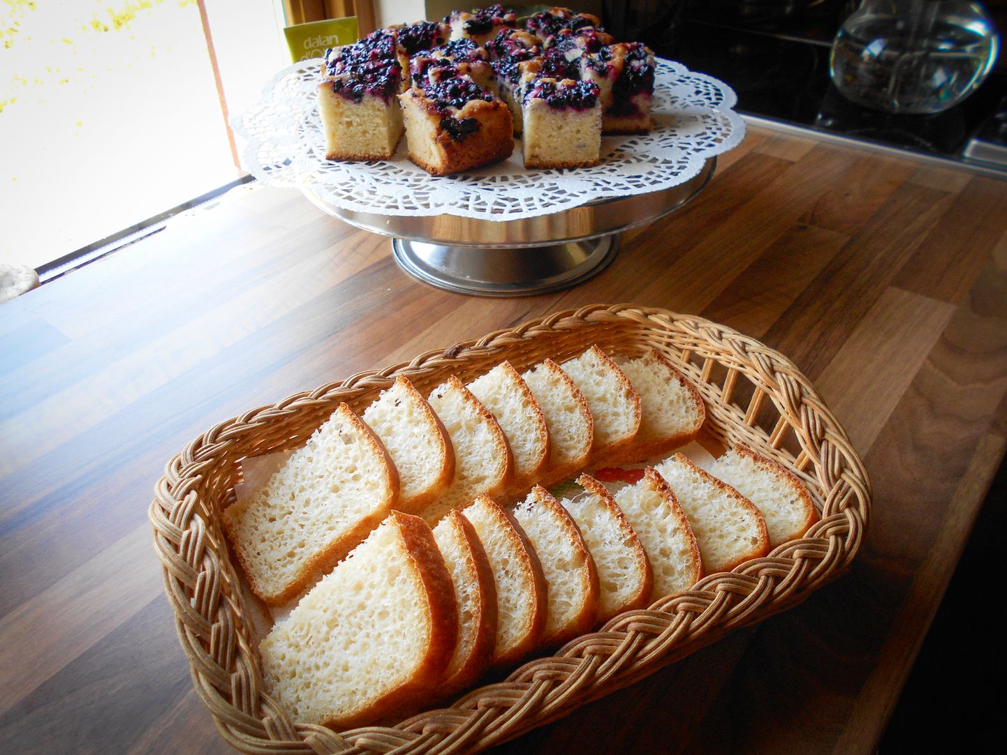 Кореневич порекомендовала есть меньше простых углеводов, которые содержатся в сладком, хлебе и выпечке. Фото иллюстративное.