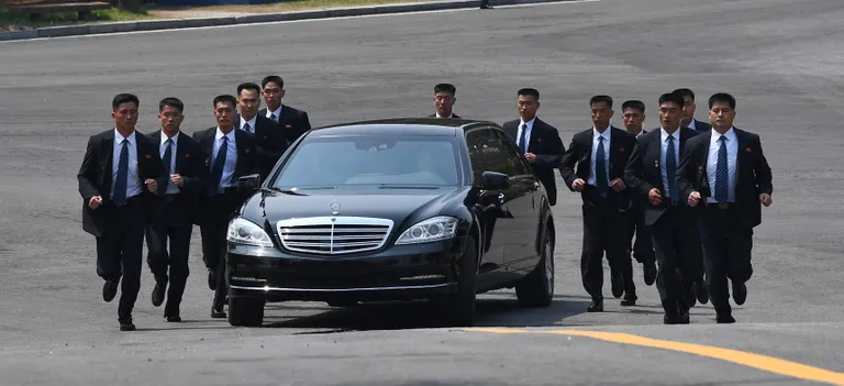 Põhja-Korea liider Kim Jong-un ja tema ihukaitsjad