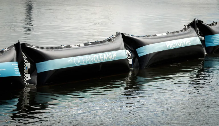 Прототип проекта The Ocean Cleanup.