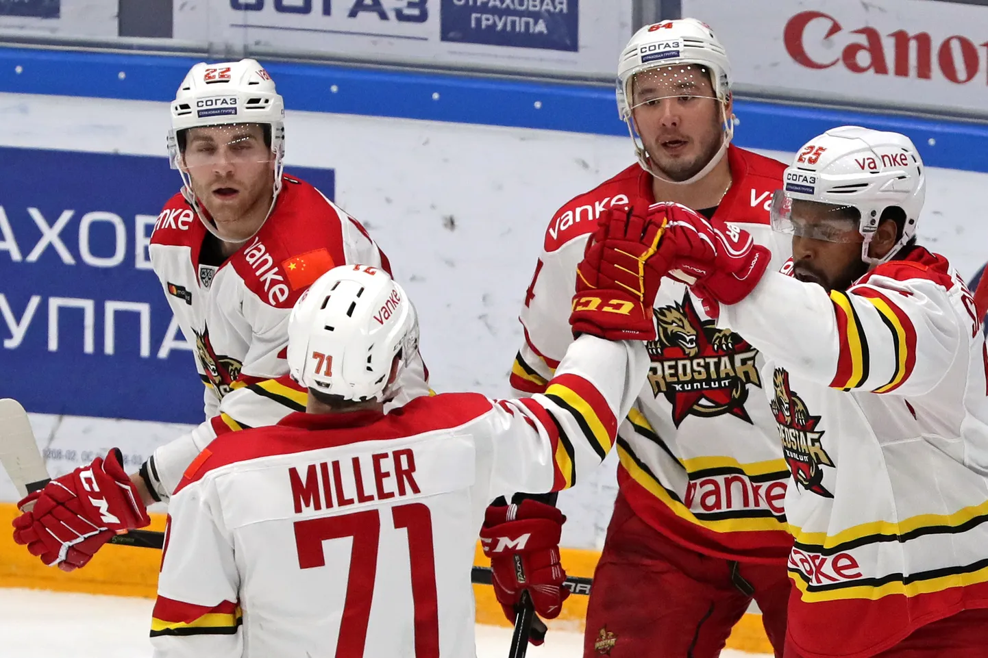 Kunlun Red Starsi mängijad.