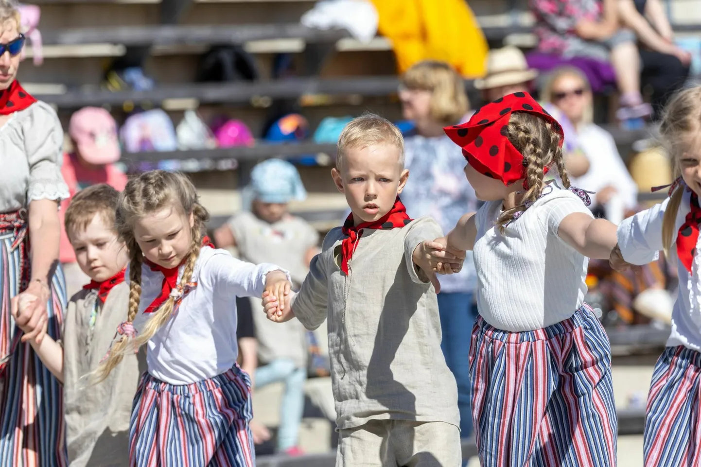Lääne-Virumaa koolieelikute muusikapeole, tänavu kandis see pealkirja "Pisike puu", võib lisanduda maakondlik lasteaedade folklooripidu.