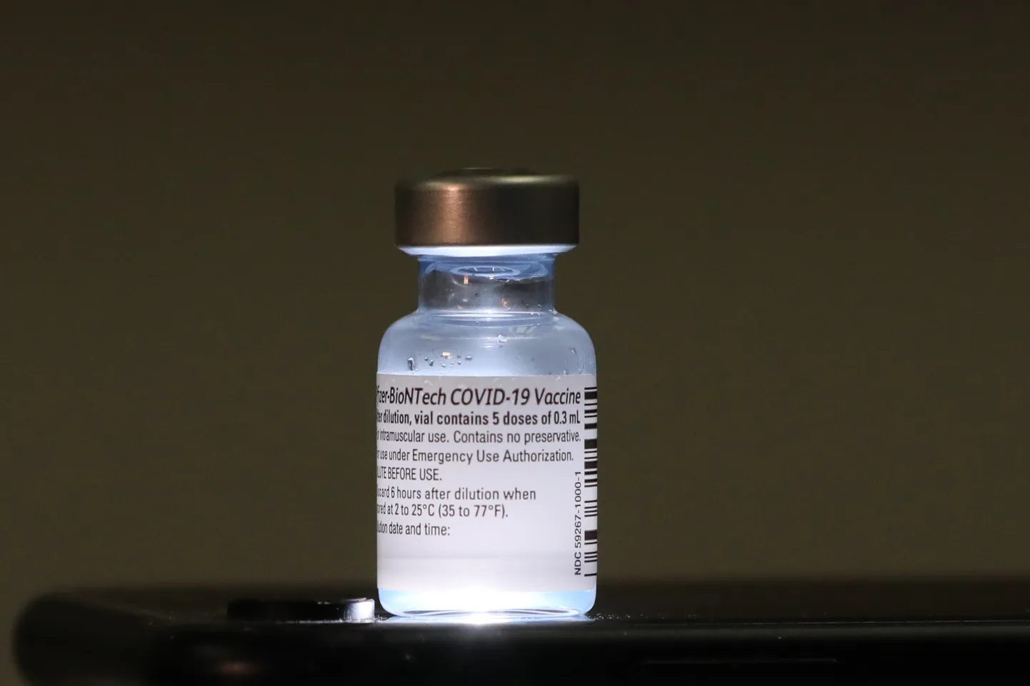 Pfizer-BioNTechi vaktsiini doos Shaare Zedeki haiglas Jeruusalemmas, kus 20. detsembril alustati koroonaviiruse vastu vaktsineerimiseha.