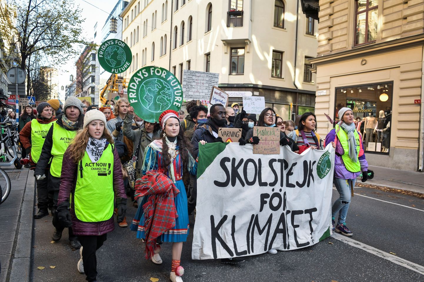 Kliimamuutuste vastased Rootsis meelt avaldamas.