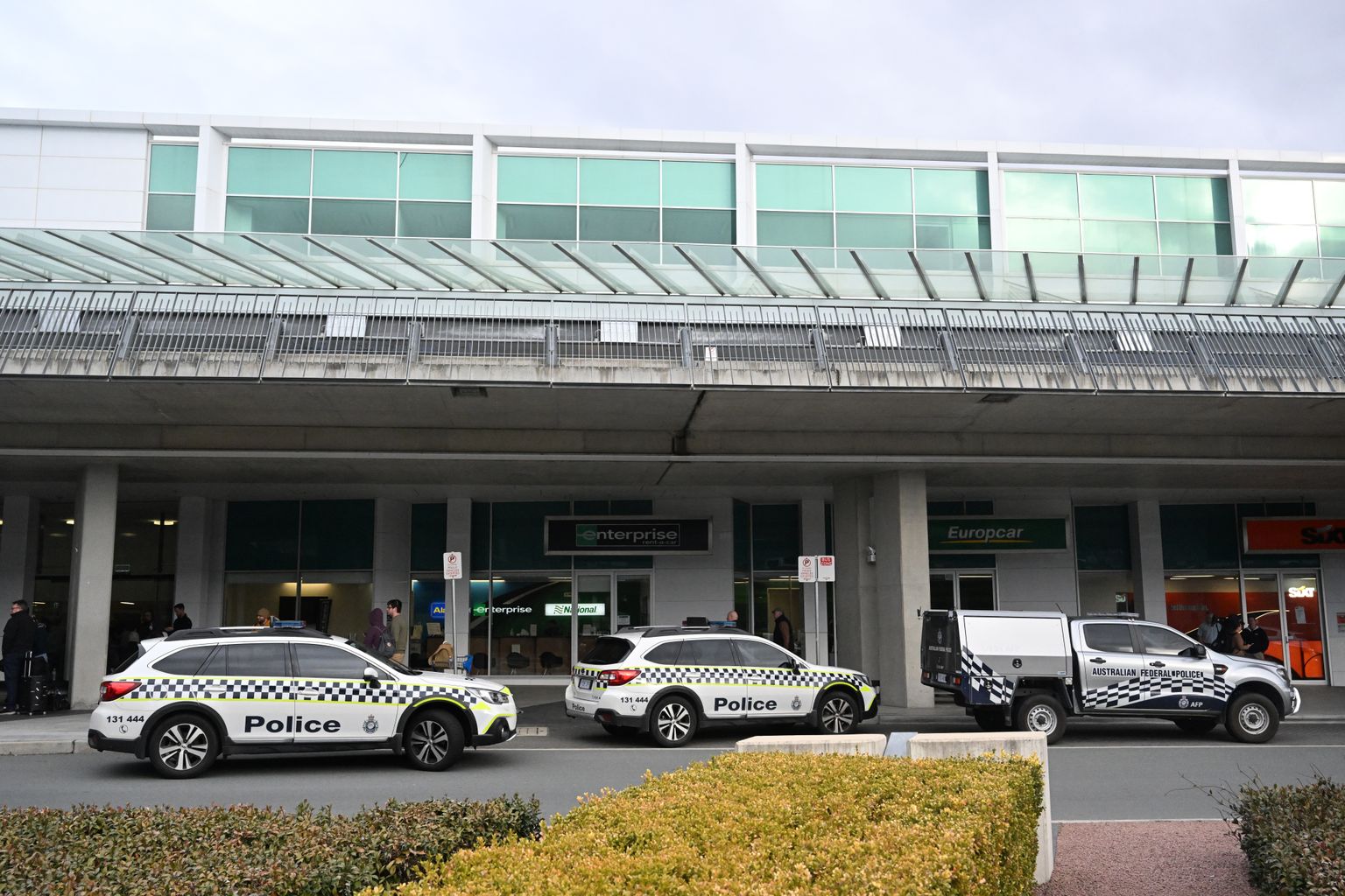Politseiautod Canberra lennujaama ees.