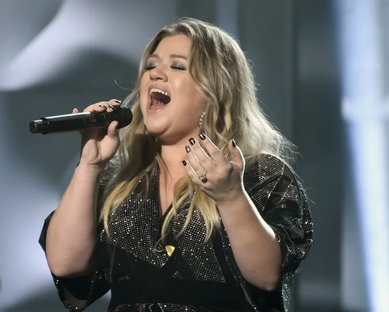 Kelly Clarkson.