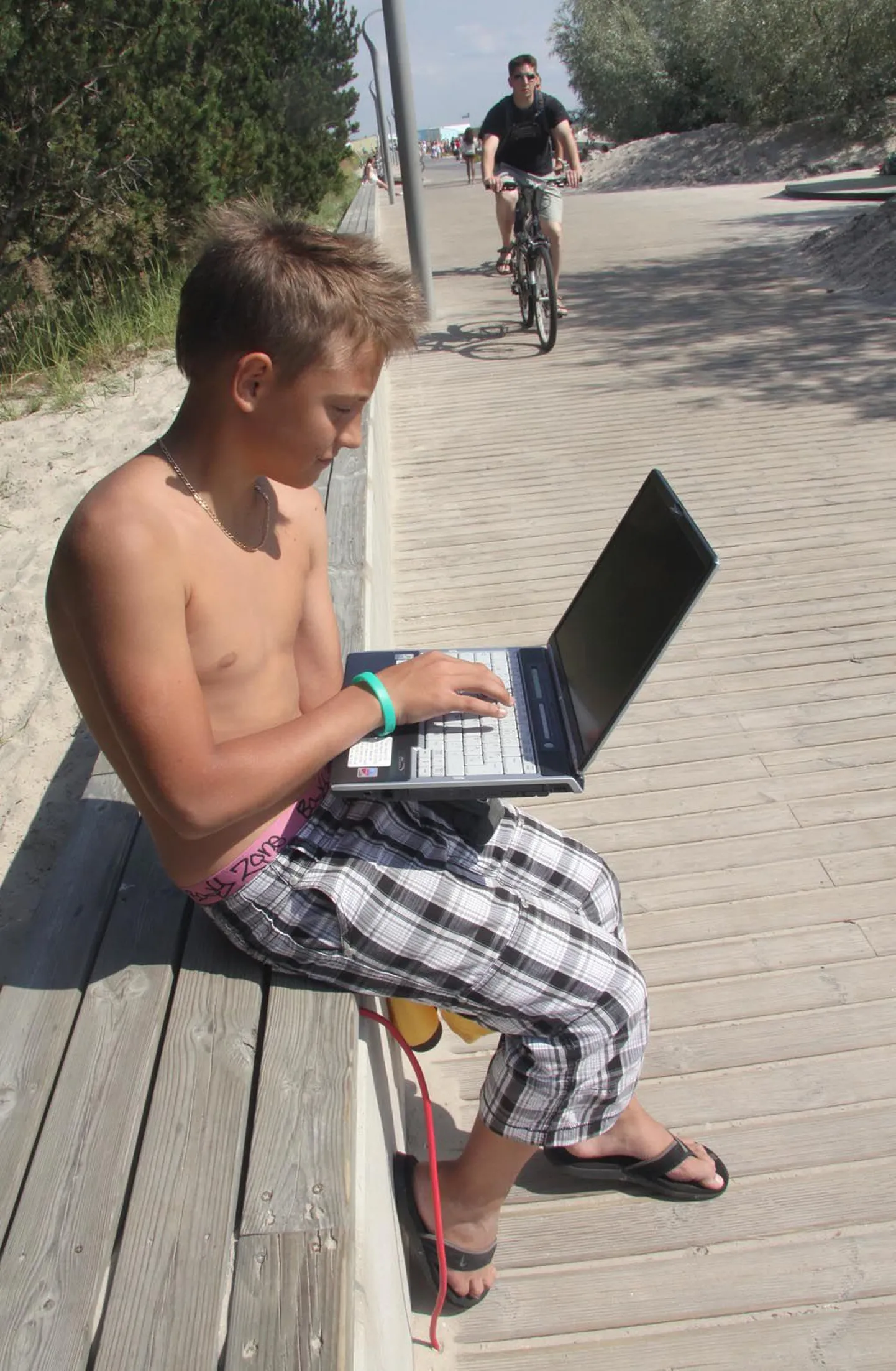 Gren Tuulikul ei õnnestunud eile rannapromenaadi keskel internetti pääseda.