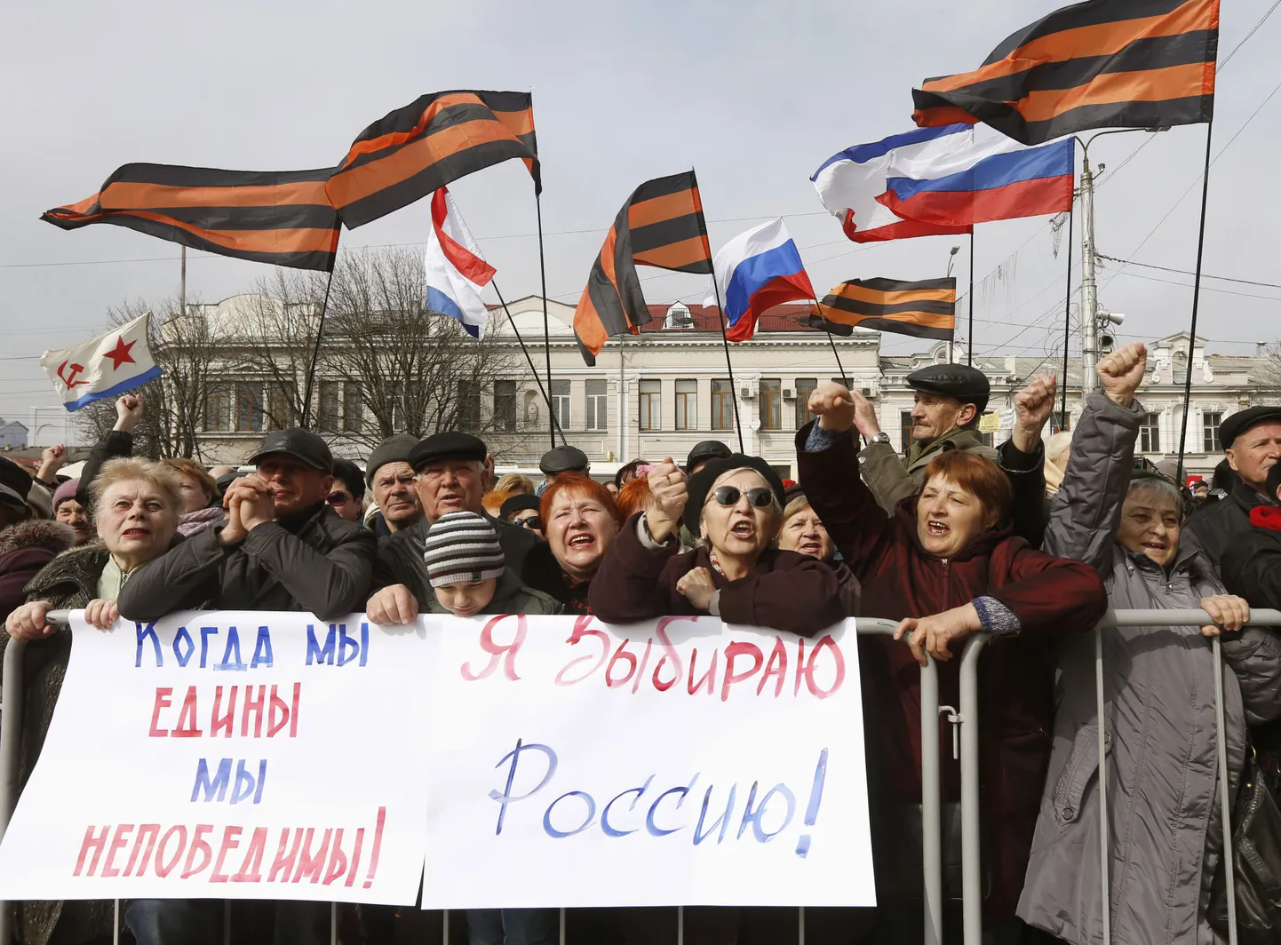 Krimmi hübriidne hõivamine Venemaa poolt: meeleavaldus 2014. aasta 9. märtsil Simferoopolis.