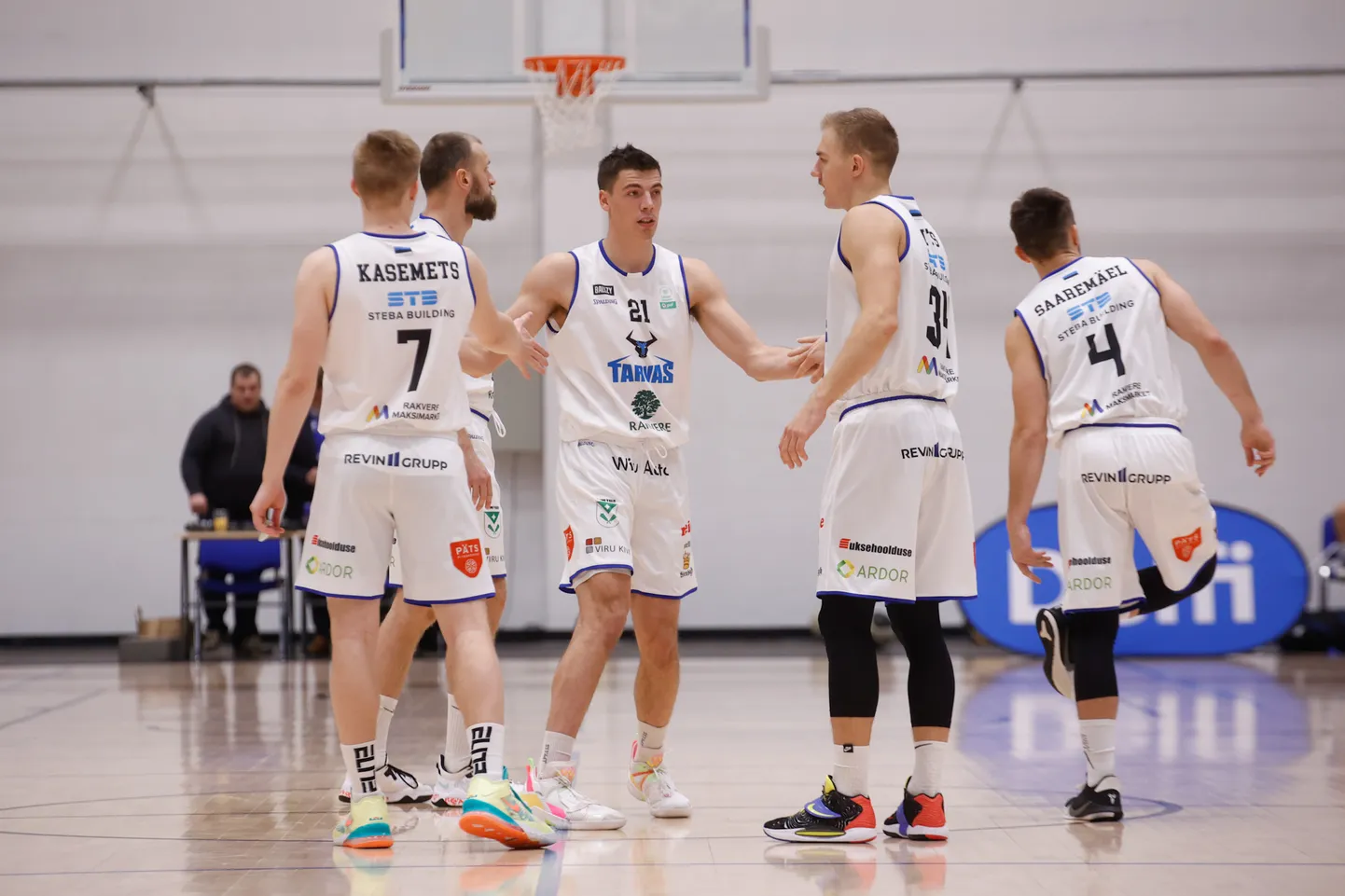 Tarva korvpallurite mänguvormidelt kaob Rakvere lihakombinaadi logo, sest peasponsor otsustas nende toetamisest loobuda.
