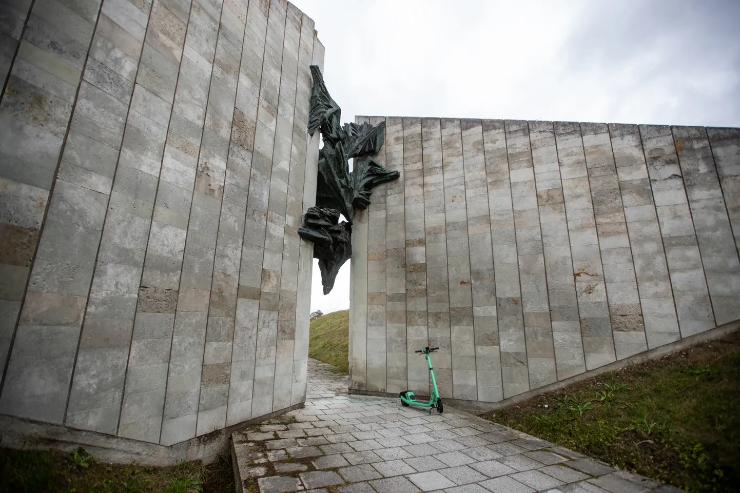 Памятник в честь великого исхода 1944 года будет установлен на мемориальной площади Маарьямяэ в непосредственной близости от Мемориала жертвам коммунизма.