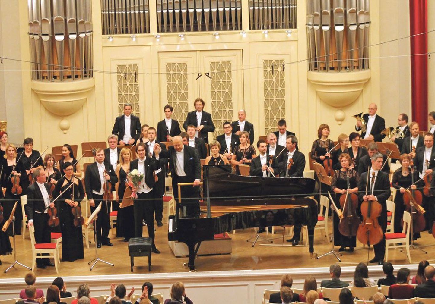 ERSO под управлением Неэме Ярви с огромным успехом выступил в минувшие выходные в Большом зале 
Петербургской 
филармонии.