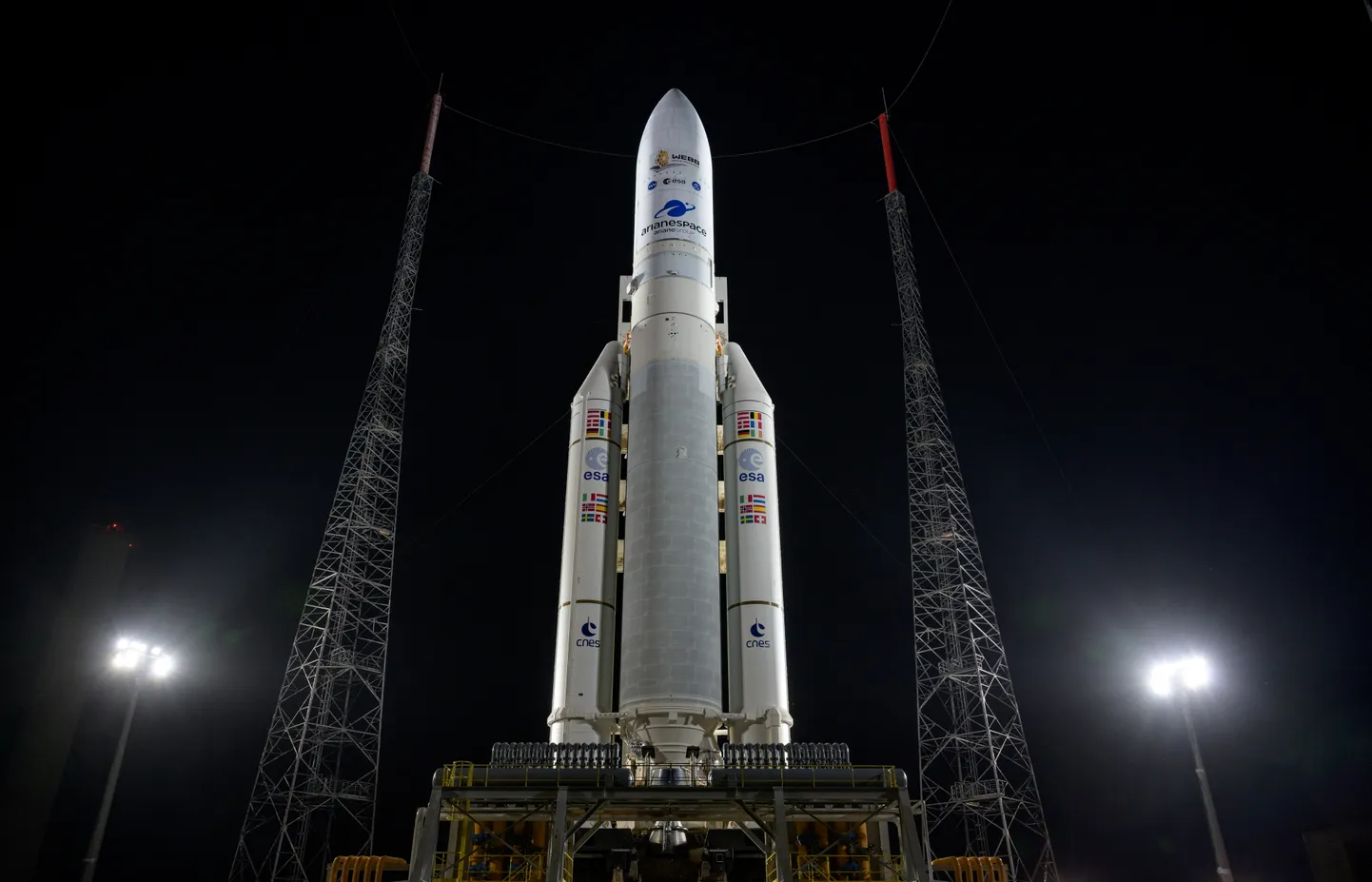 Arianespace'i Ariane 5 kanderakett koos NASA James Webbi kosmoseteleskoobiga. Foto on illustratiivne.