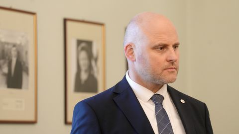 Kulberga birojā darbu turpinās trīs Siliņas komandas darbinieki