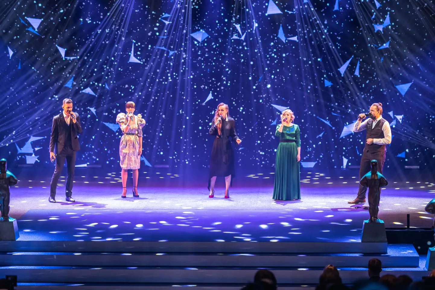 Vokaaltähed ansamblist Estonian Voices esinevad Palmses.