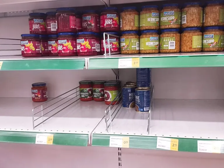 Популярностью пользуются и консервированные супы