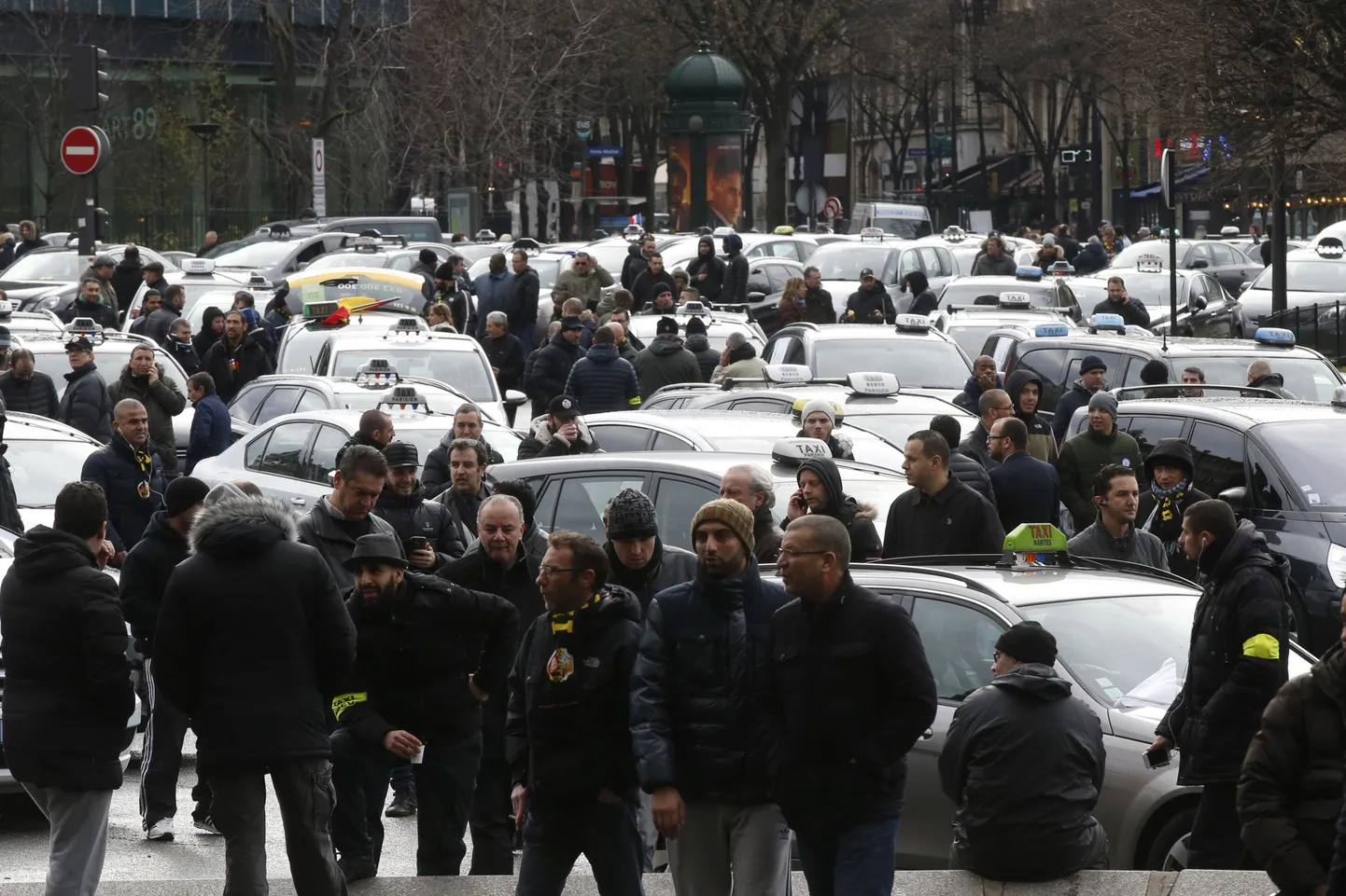 Uberi vastu protestivad taksojuhid täna Pariisis.