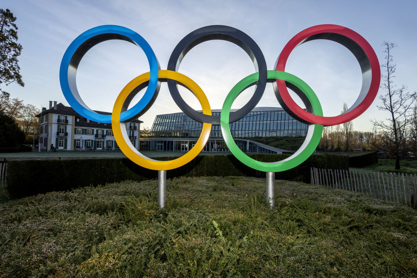 Olümpiarõngad ROKi peakorteri ees Lausanne'is.