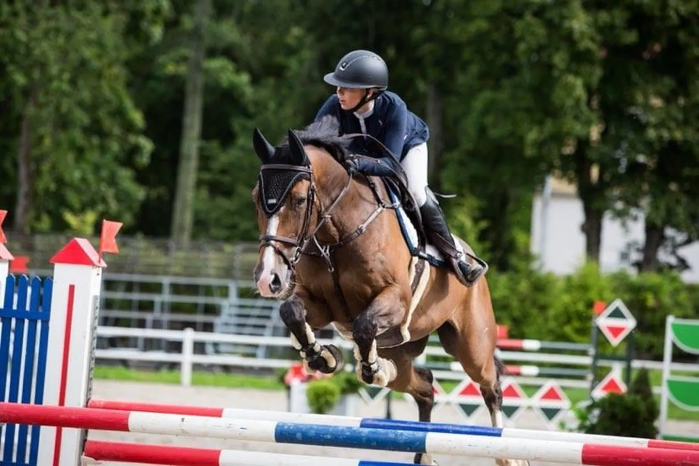 Viimast aastat juunioride klassis võistlev Marlene Makarov ja tema hobune Frats hüppasid kolmanda auhinna vääriliselt.