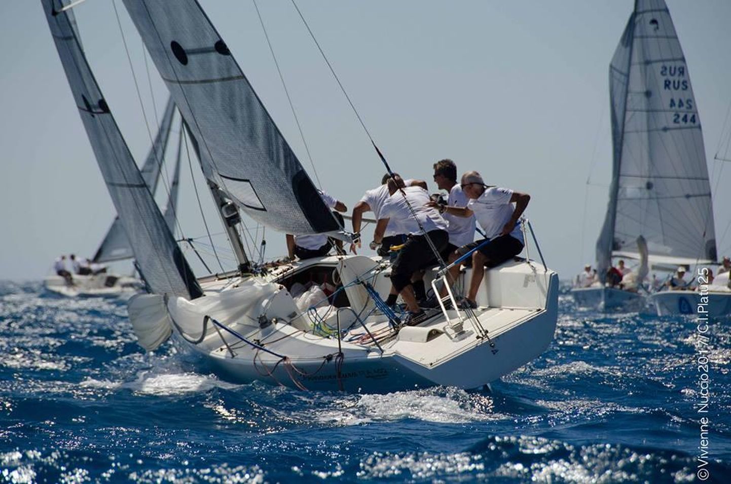 Platu25-klassi maailmameistrivõistlustel purjetab 37 meeskonda ja esindatud on üheksa riiki.