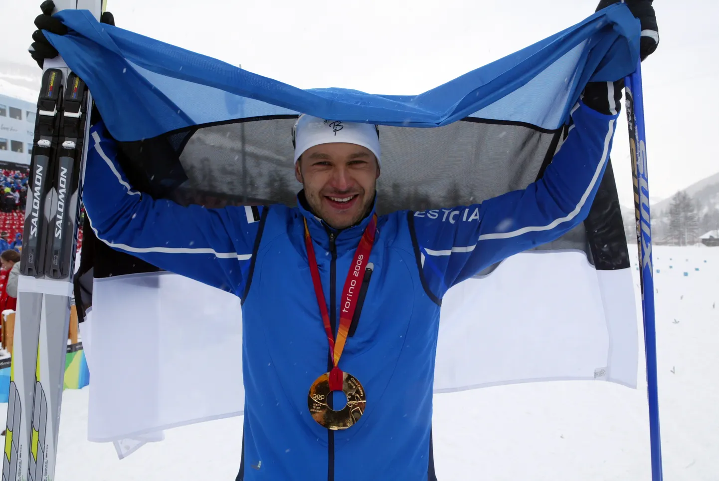 Andrus Veerpalu rõõmustamas 2006. aasta Torino olümpiakulla üle.