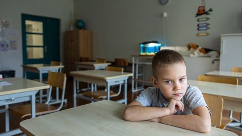 Kaspar läheb Pärnjõe kooli uhkes üksinduses
