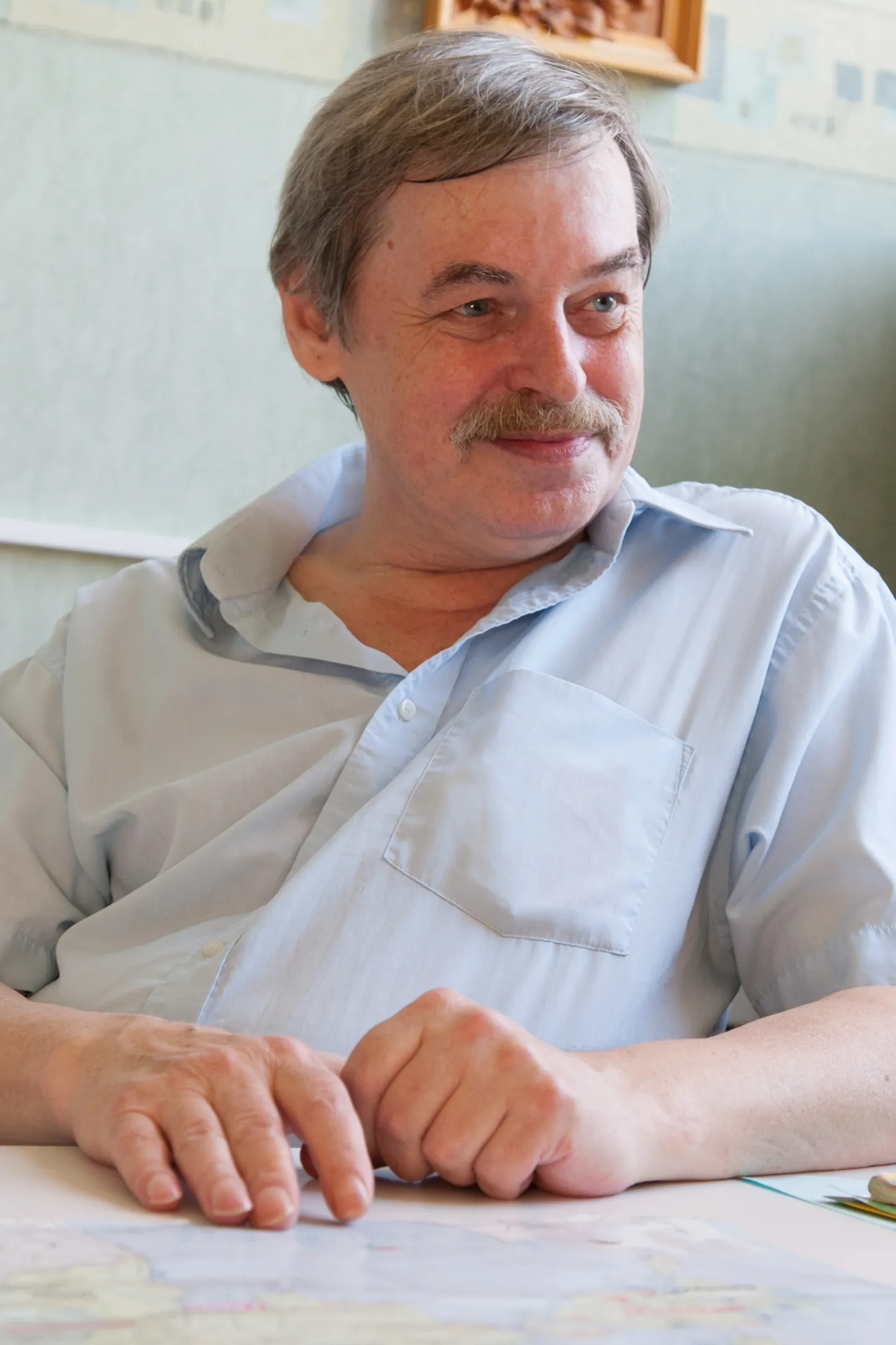 Juri Mihhaljov oli teadmishimuline ja avatud inimene, kes ei ajanud kunagi raha ja kuulsust taga, vaid lihtsalt armastas väga oma tööd ning püüdis teha kõik selleks, et kõikidele takistustele ja raskustele vaatamata Narvas oma teater oleks.