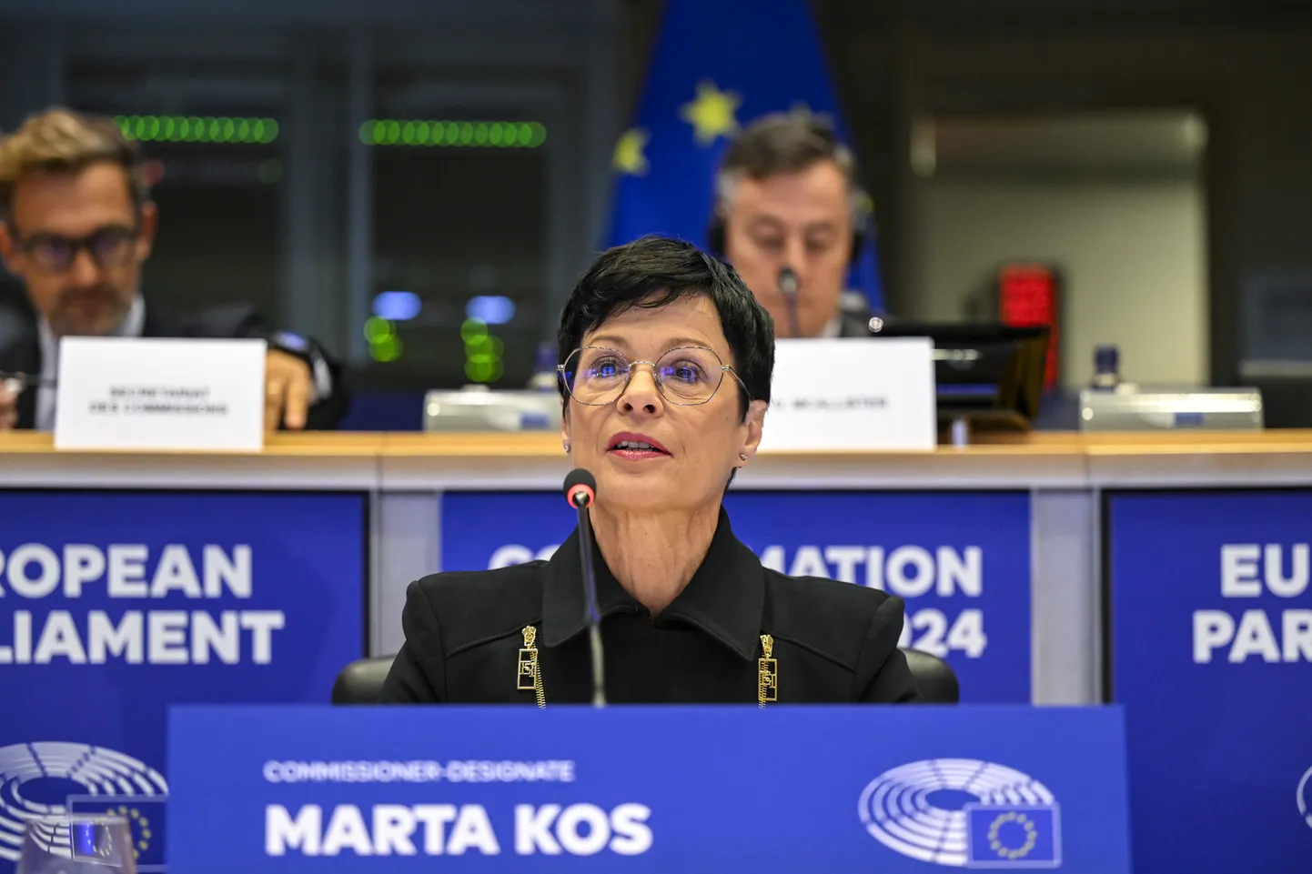 Laienemisvoliniku kandidaat Marta Kos Brüsselis eurosaadikute ees.