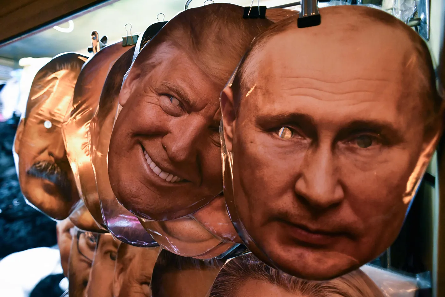 Venemaa režiimi juhi Vladimir Putini ja USA presidendi Donald Trumpi maskid.
