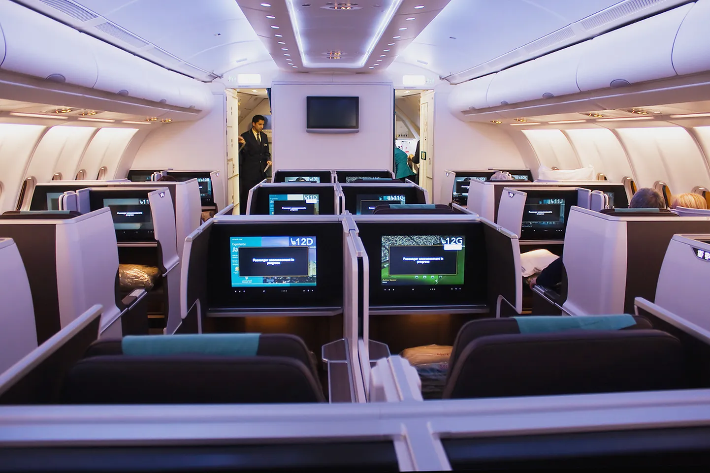 Oman Airi pikamaalennukite äriklassis on laialt ruumi.