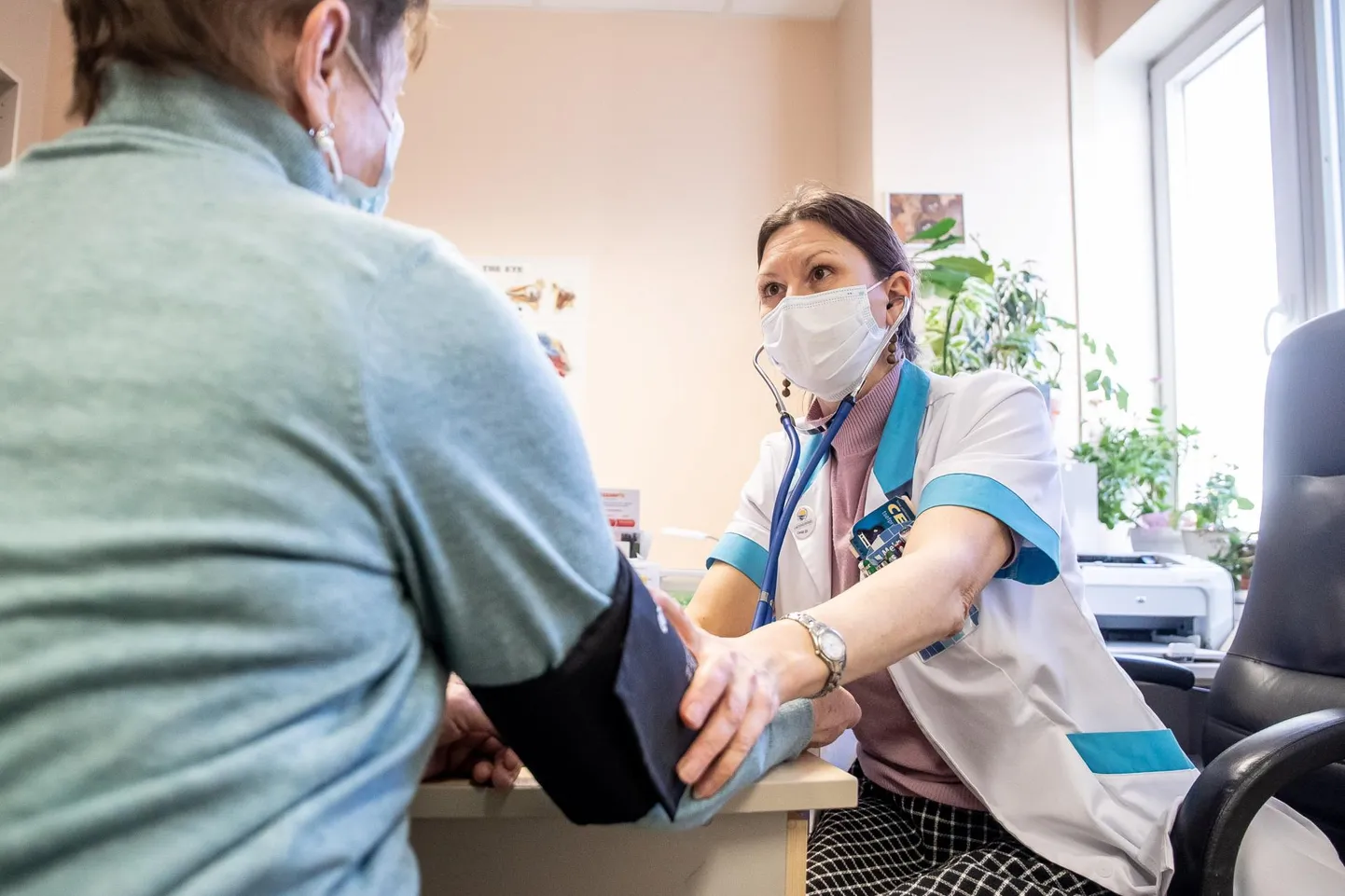 Vererõhu mõõtmine on paljudele meist tuttav tegevus ning osa inimesi vajab liiga kõrge rõhu vastu ravimeid. Mullu kuulus retseptiravimite esikümnesse viis vererõhuravimit.
