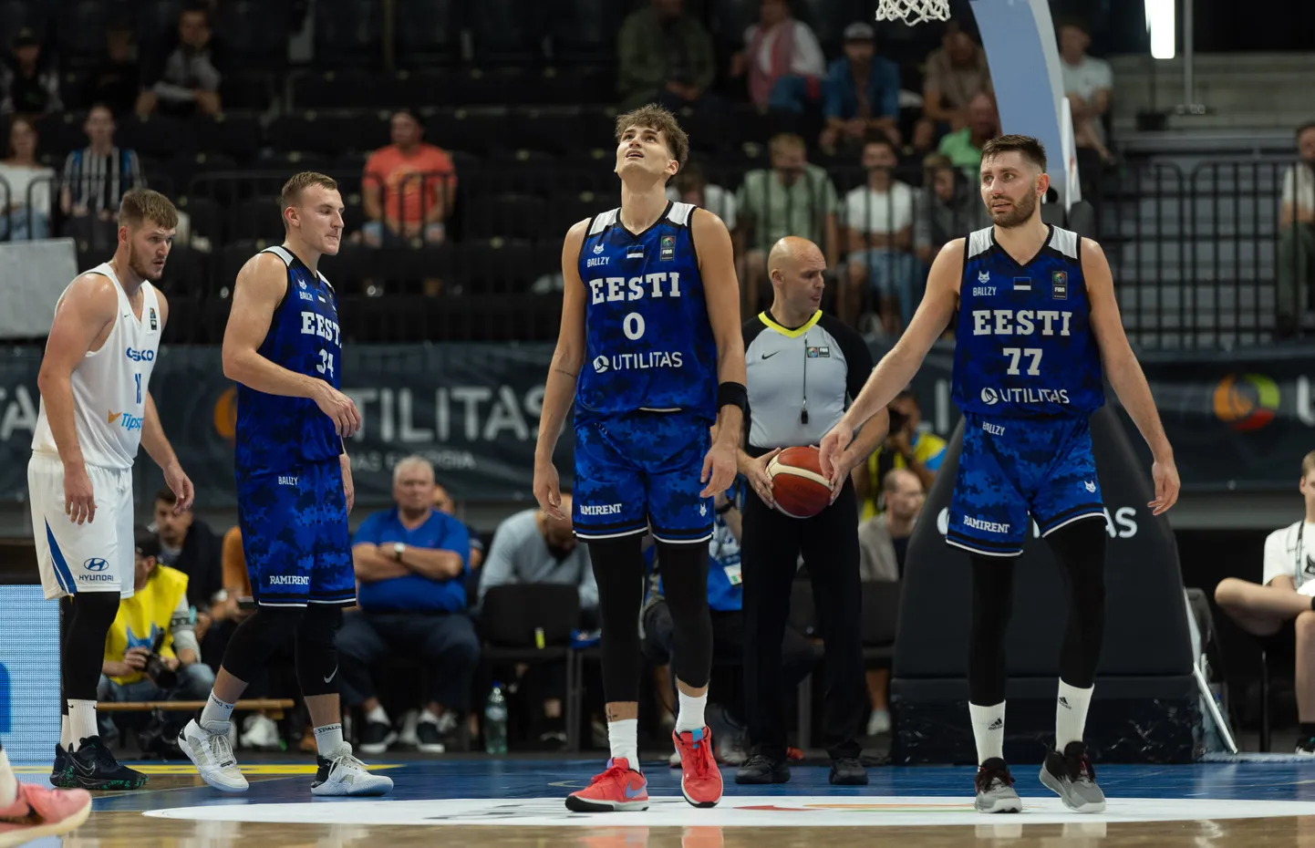 Eesti koondise tuumiku moodustavad väga noored mängijad. Näiteks pildiolevast kolmikust on Kristian Kullamäe (paremal) 24, Henri Drell (keskel) ja Artur Konontšuk 23.