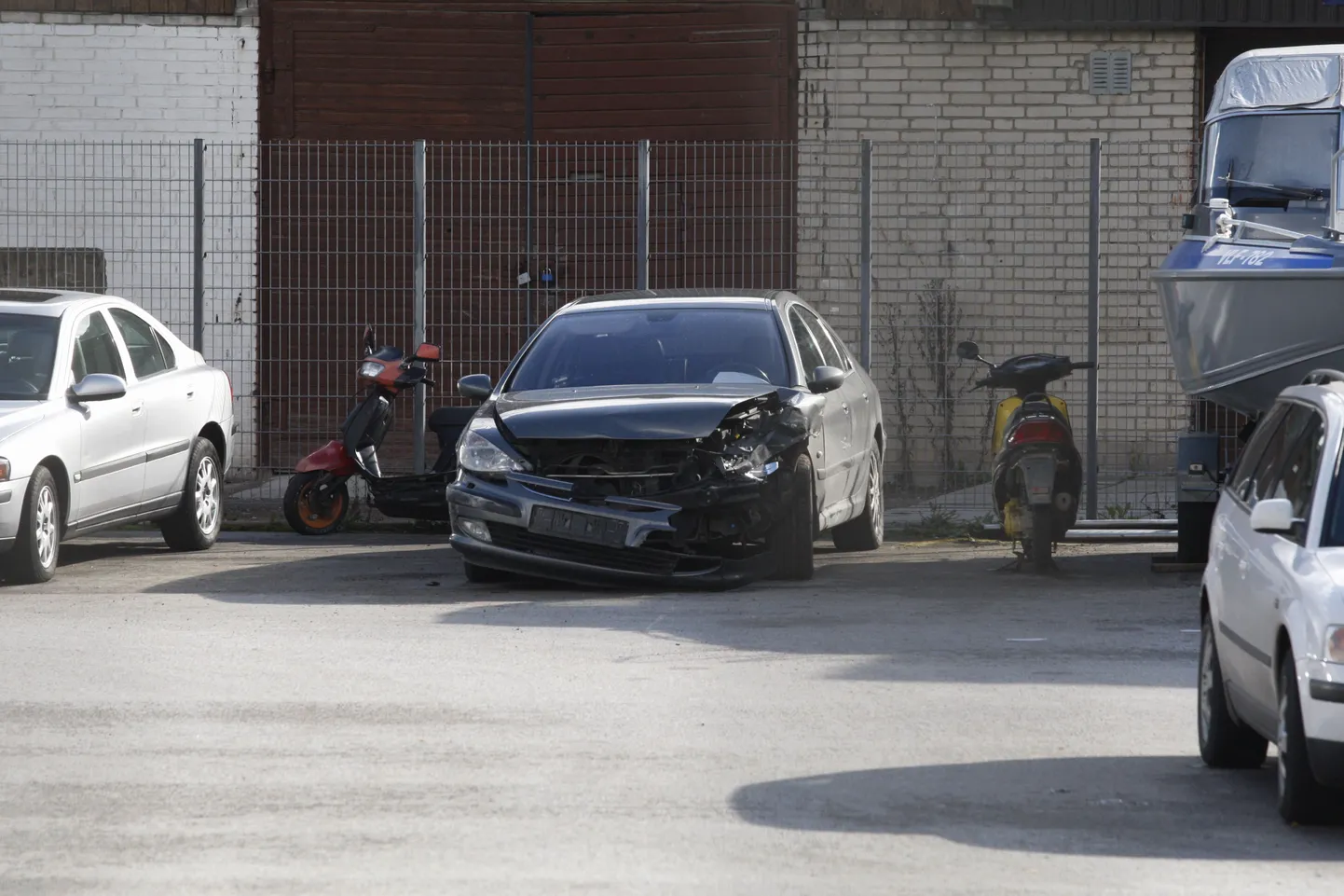Kindlustusseltsidel on senisest enam vaja uurida seda, kas kliendid on tahtlikult või tahtmatult oma autoga avarii teinud.