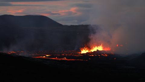 ФОТО ⟩ В Исландии началось извержение вулкана