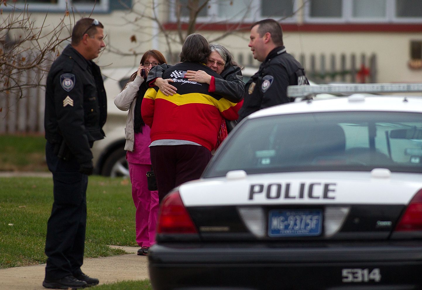 Pennsylvania osariigi politsei kahtlustab viie pereliikme mõrvas ema ja tütart.