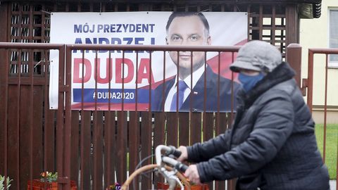 Poola valimiste lükkumine juuni lõppu kahandab Duda jätkamise šansse