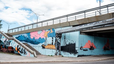 GALERII ⟩ Pärnu maantee viadukti seinad täitusid tänavakunstiga