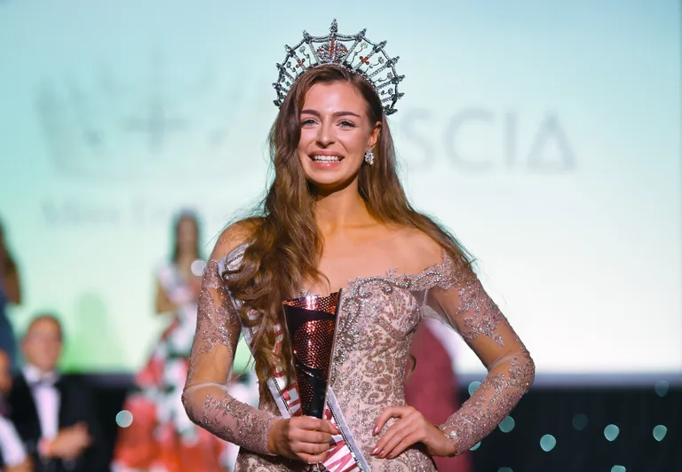 18-aastane Alisha Cowie valiti Miss Englandiks