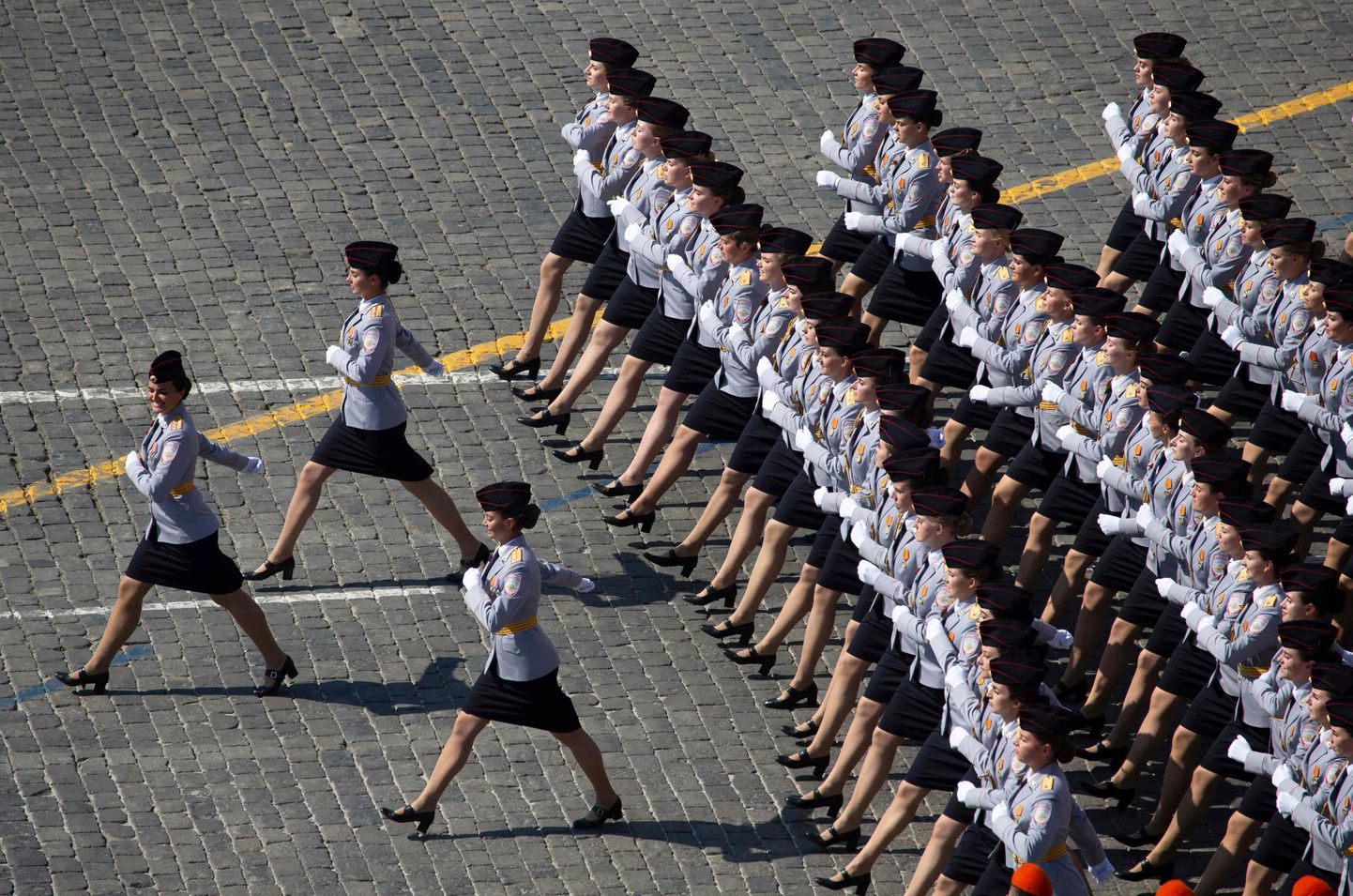 Vene naissõdurid marsivad võidupüha paraadi proovi ajal Moskvas Punasel väljakul 7. mail 2019.