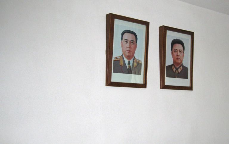 Kim Il-sung ja Kim Chŏng-ili pildid. Foto: