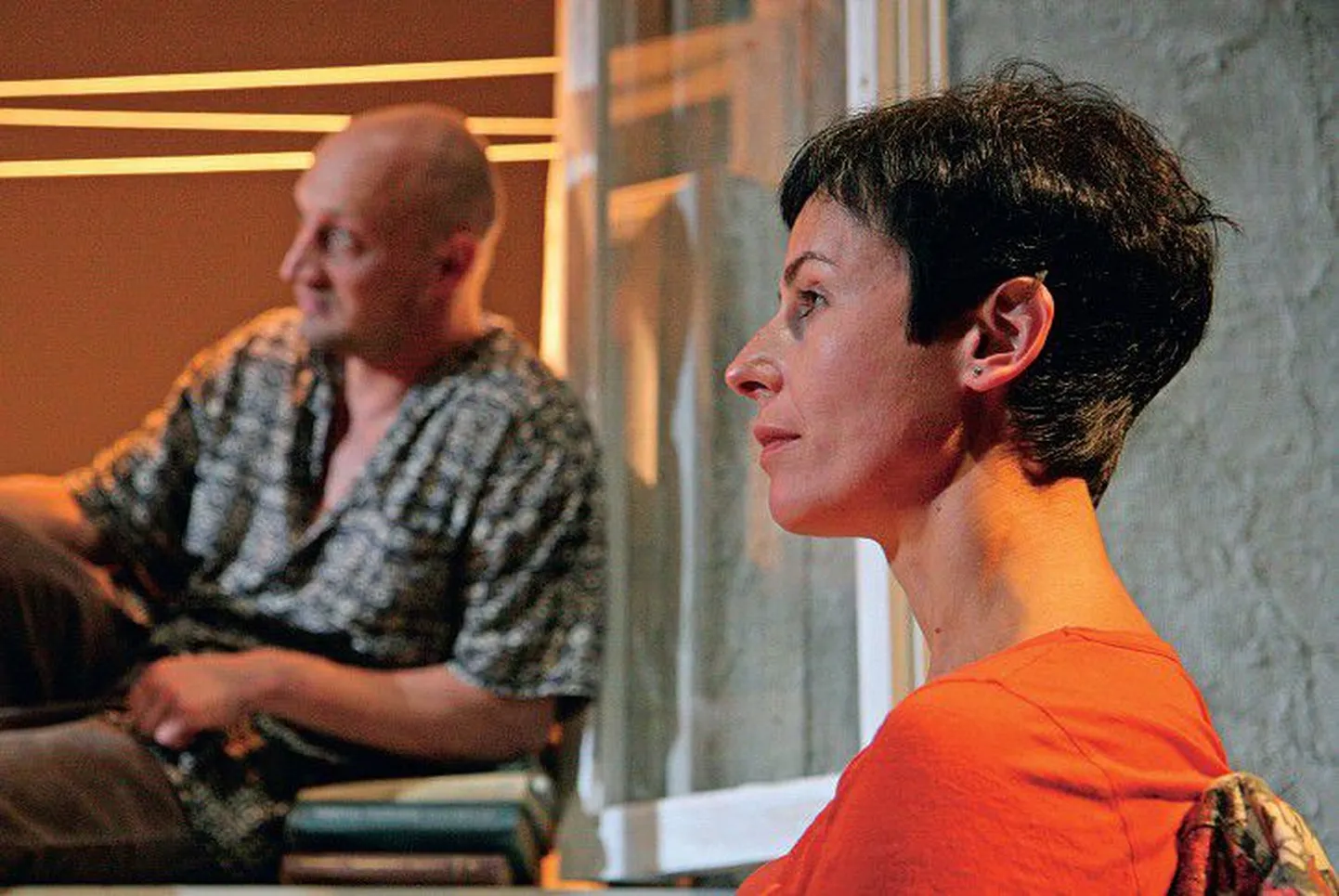 Ирина Апексимова блистает в мужском спектакле «Игра в правду», где исполняет роль роковой женщины, в которую по молодос­ти были влюблены все действующие лица, в том числе и герой Гоши Куценко.