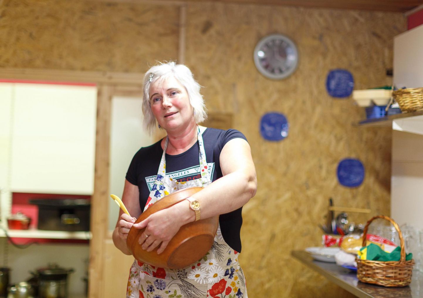 Ettevõtte köögis alustab Margarita Võsokovskaja hommikuti kell kaheksa ning siis on tal abiks ka kaasa. Üksi ei jõuaks kõiki sööke õigeks ajaks valmis teha.