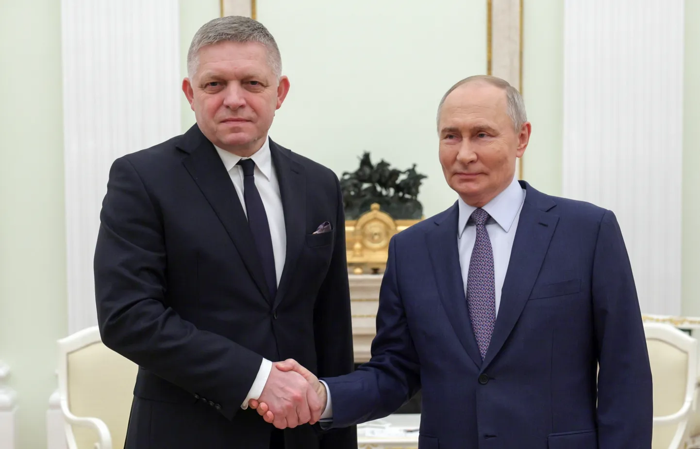Премьер-министр Словакии Роберт Фицо и президент России Владимир Путин на встрече в Кремле
