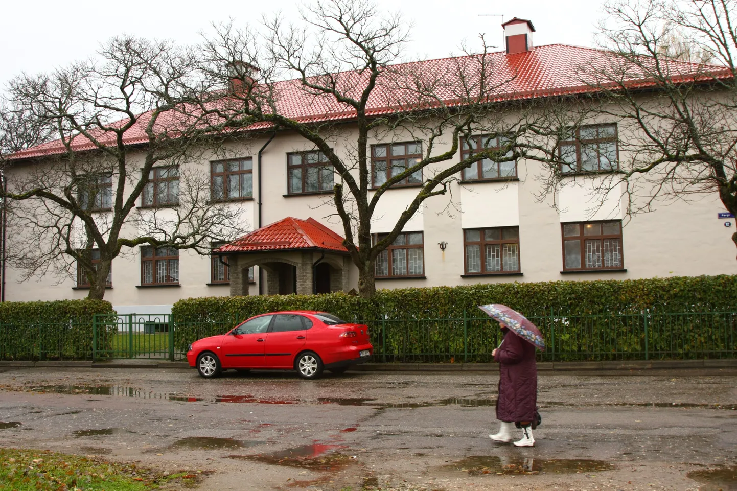 Valgamaa tugikeskuse ja sealsete töötajatega on hollandlastel hea koostöö. Tihti satuvad nad Valka, et taas  tarkuseteri jagada.