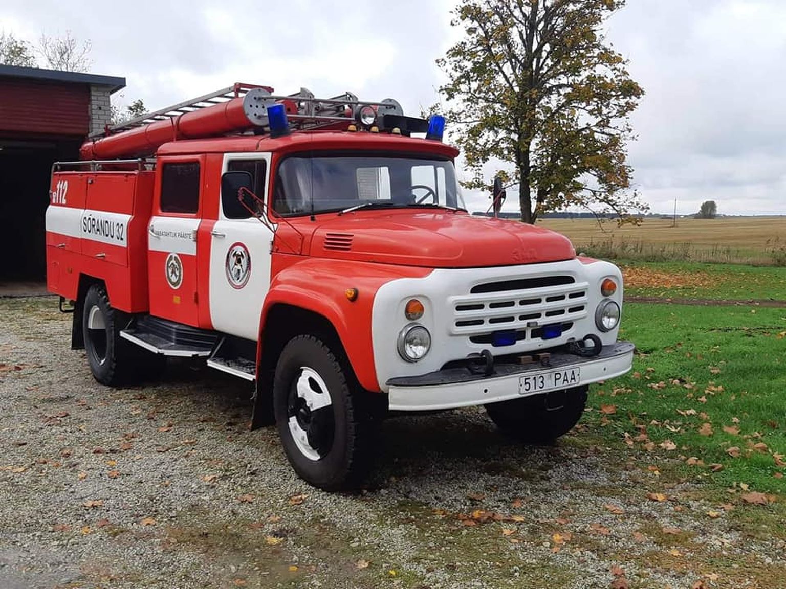 Kel huvi nõugkogude-aegse tuletõrjeauto soetamiseks, siis Sõrandu vabatahtlike käest saab masina 4000 euroga.