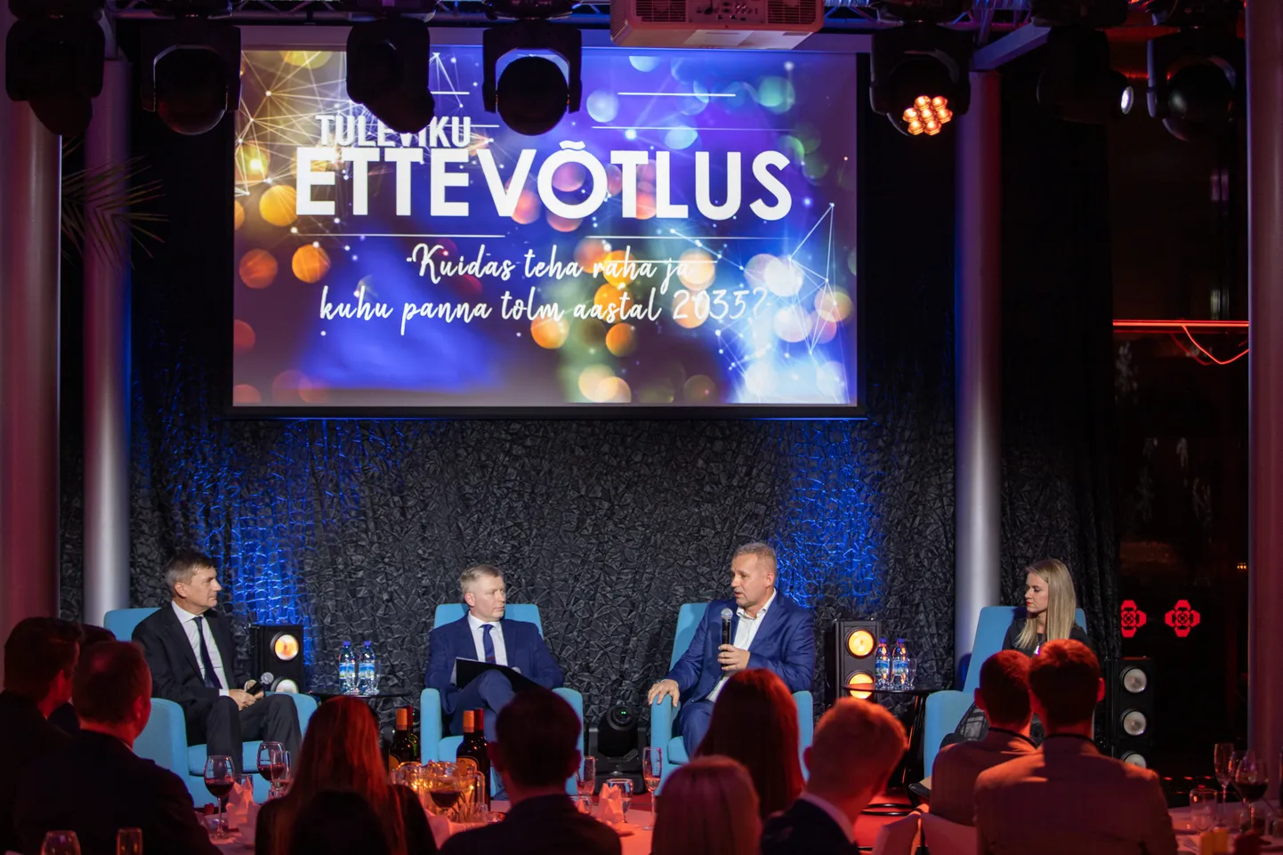 VILJANDI, EESTI, 29NOV19
Ettevõtluse auhinnagala. Pildil Andrus Ansip, Hans Väre, Arno Kütt ja Hanna  Jõgi.
MARKO SAARM/SAKALA