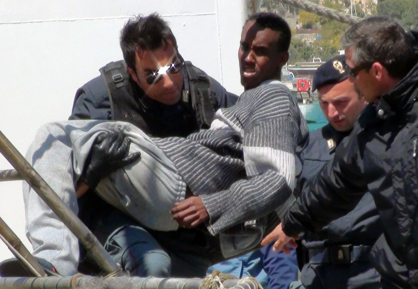 Lampedusa saarele saabub iga päev sadu illegaalseid immigrante.